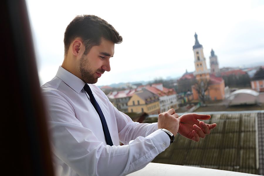 Fotógrafo de casamento Oleg Savka (savcaoleg). Foto de 5 de março 2016