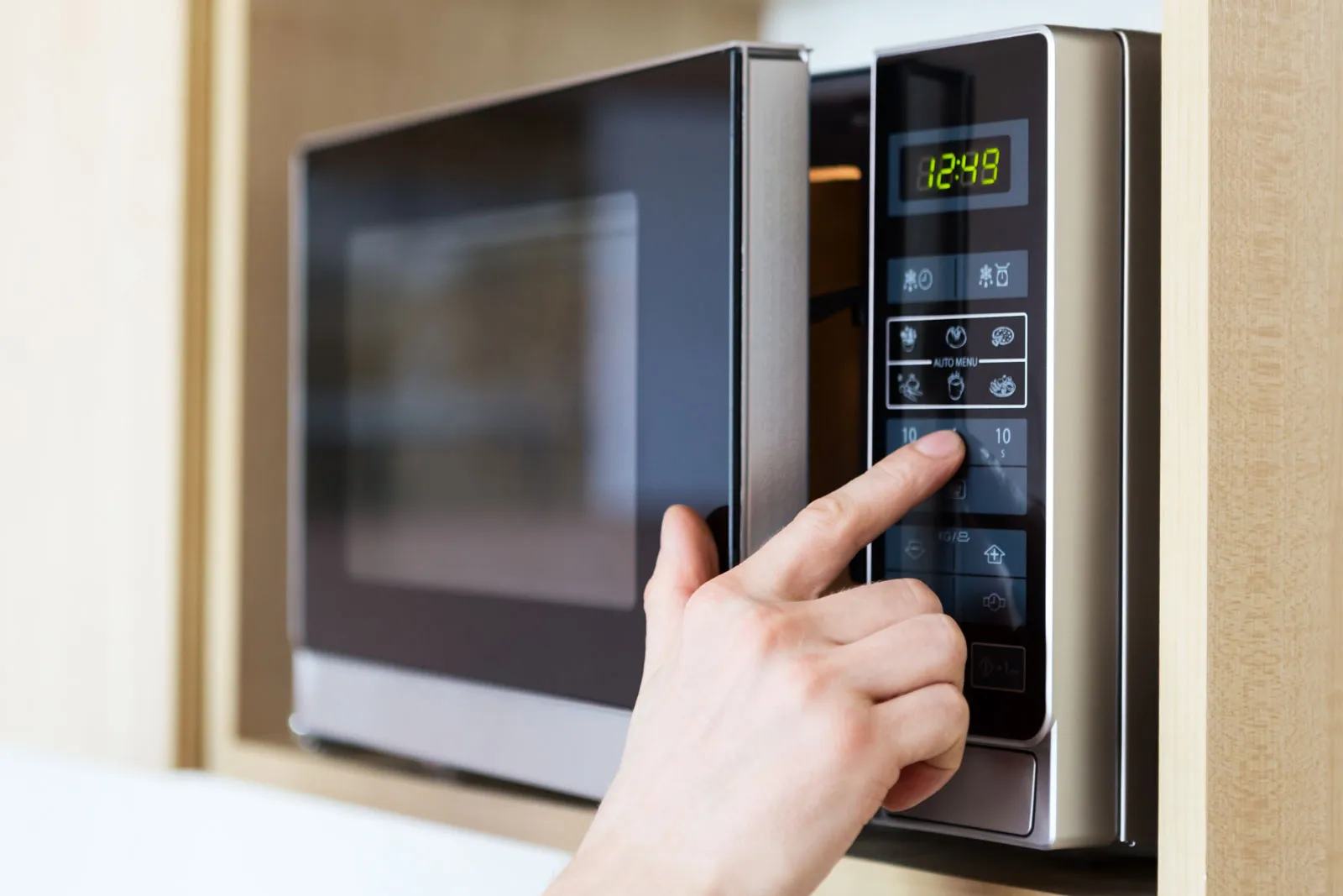 how does a microwave work