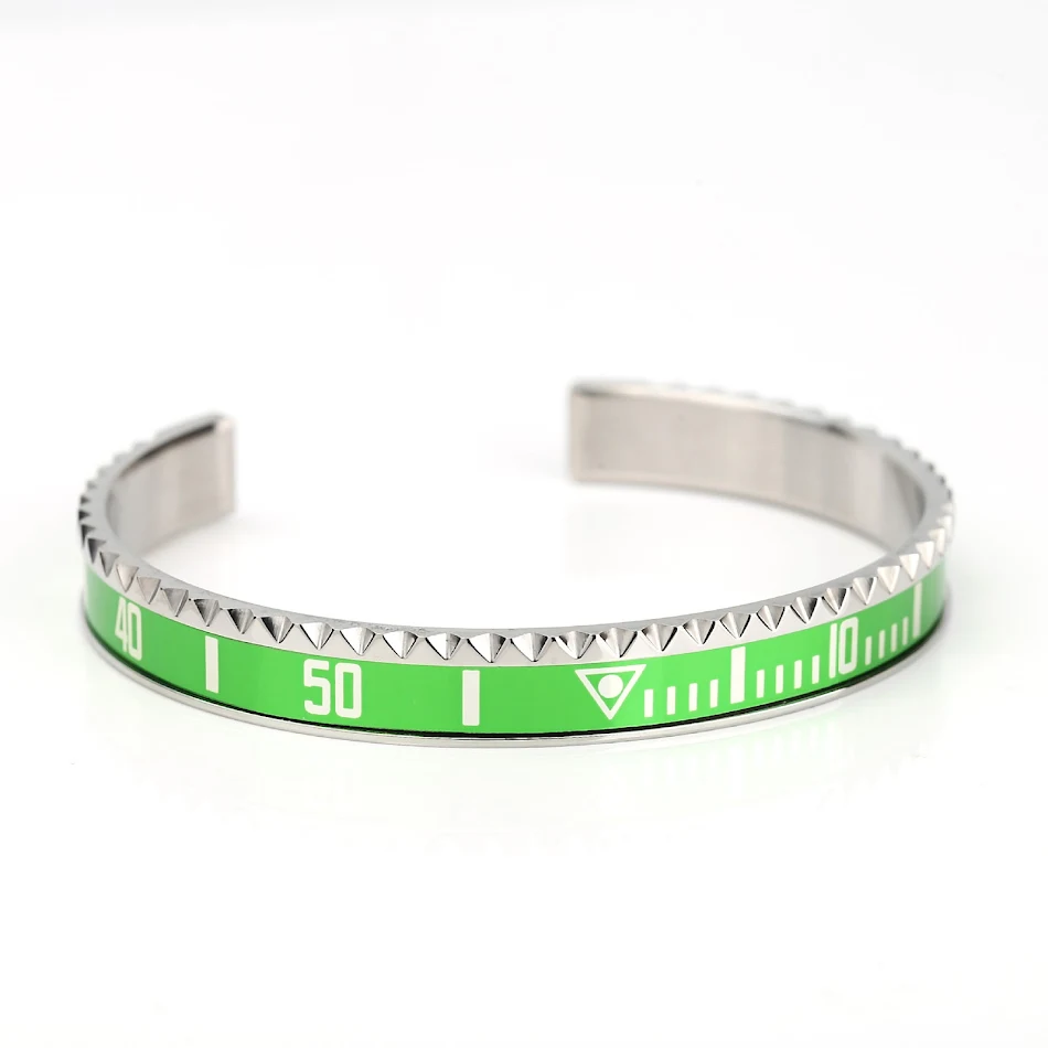 Bracelet Open Trend en acier titane Un accessoire élégant et durable. Résistant à l'eau, hypoallergénique et parfait pour un usage quotidien.