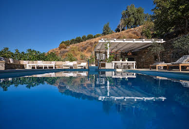 Villa avec piscine et jardin 1