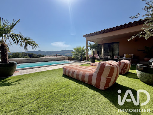 Garden with pool and outdoor lounge in this luxury house for sale in Le Castellet ($1,292,745 - 288 m²)