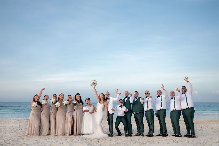 Svatební fotograf Konstantin Silaev (puntacanawedding). Fotografie z 24.října 2022