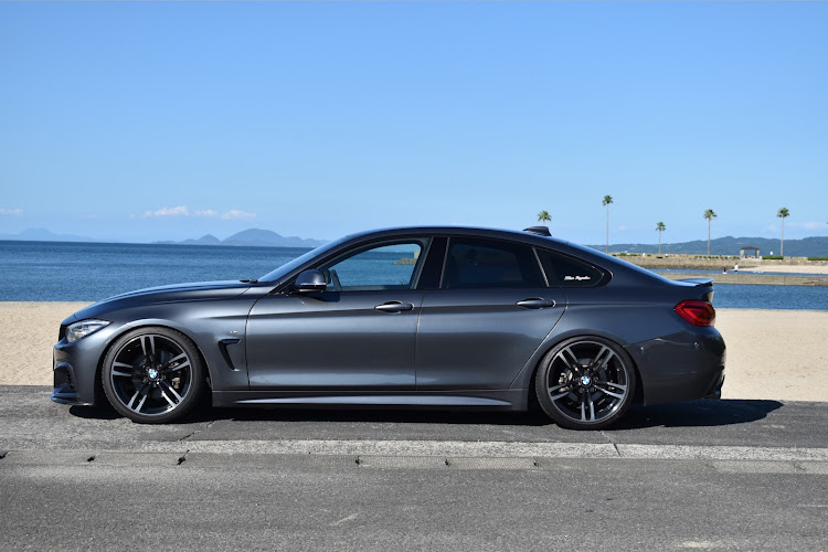 4シリーズ グランクーペの夏っぽい写真展・海と愛車・ドライブに関するカスタム事例の投稿画像1枚目