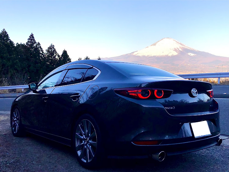 MAZDA3の富士山と愛車・discover_ctに関するカスタム事例の投稿画像1枚目