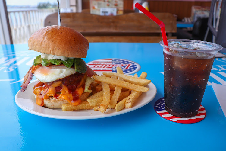 シルビアのハンバーーーーーガーー🍔・ジューシーでボリューミー🤤・営業時間に注意☝️・松岡修造並に暑い日😆アツくなれよ‼️・弁天島の投稿はまた後で⛩️に関するカスタム事例の投稿画像6枚目