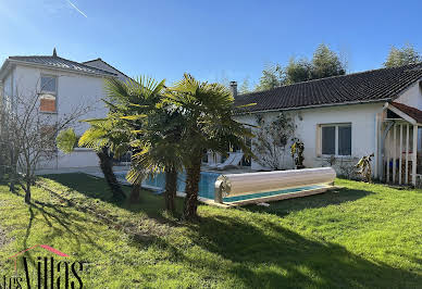 Villa with pool and terrace 3