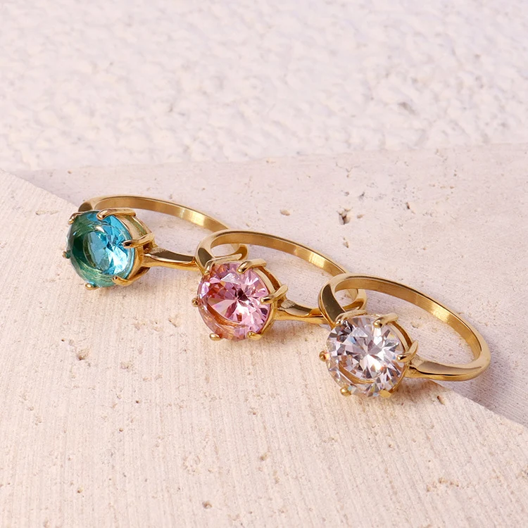Bague en acier inoxydable plaqué or 18 carats, l'élégance au quotidien. Un bijou durable pour un style intemporel et une brillance éclatante.