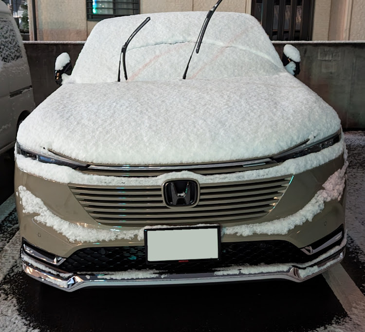 ヴェゼルの雪が積もった・大寒波到来・ヴェゼルに関するカスタム事例の投稿画像1枚目