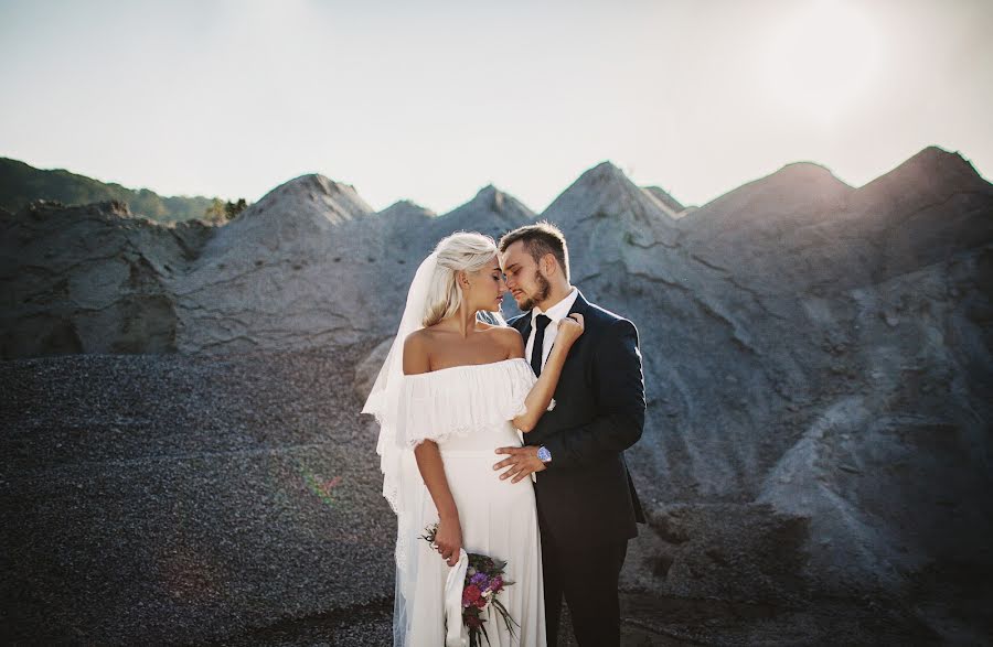 Fotógrafo de casamento Lyudmila Antalovci (dreamon). Foto de 19 de outubro 2015