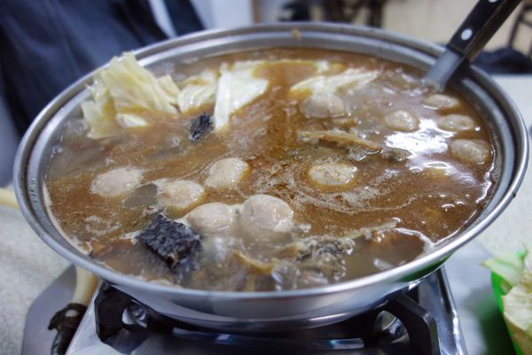 無名風味薑母鴨 冷冷天熱夯夯~低調小店湯頭濃醇微酒香好吃大推..