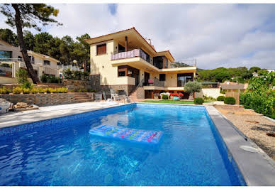 House with pool and terrace 12