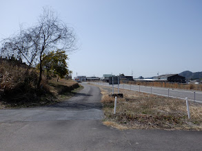 駐車地まで長い車道歩き…