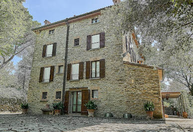 Farmhouse with garden 3