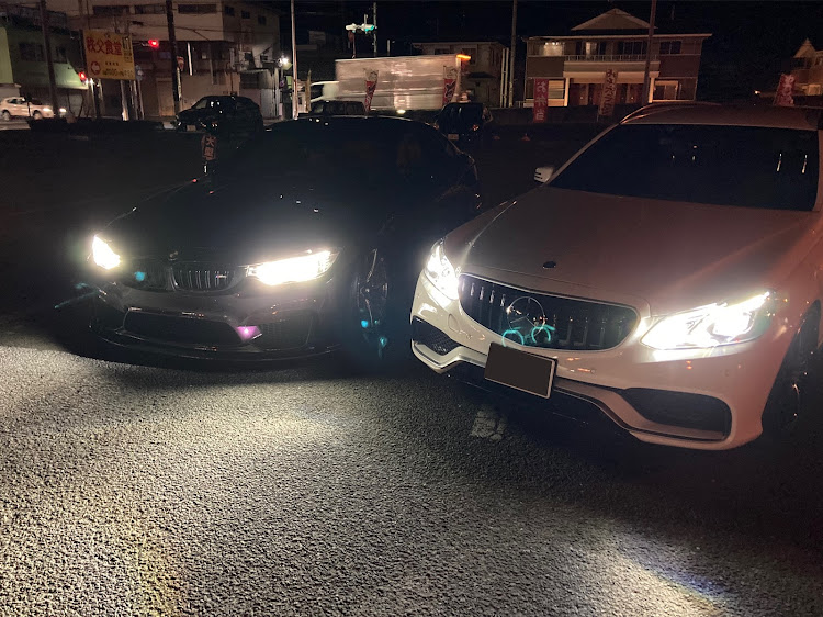 Eクラス ステーションワゴンのベンツEクラス・BMW M4に関するカスタム事例の投稿画像1枚目