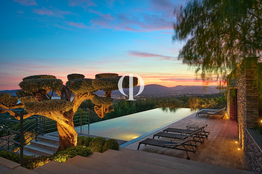 Villa with pool 3
