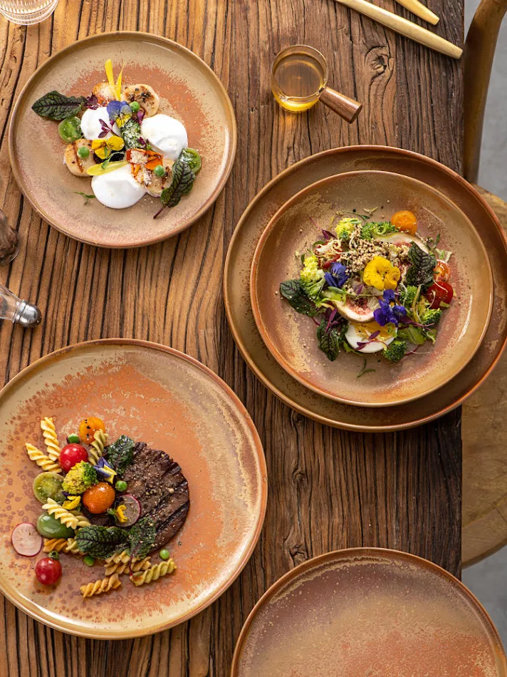 Nordic Creative Kiln Baked Retro Ceramic Food Plate – Serve your meals in style and add a touch of vintage charm to your