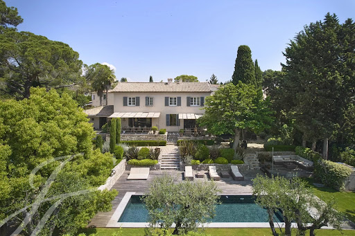 House with pool 4
