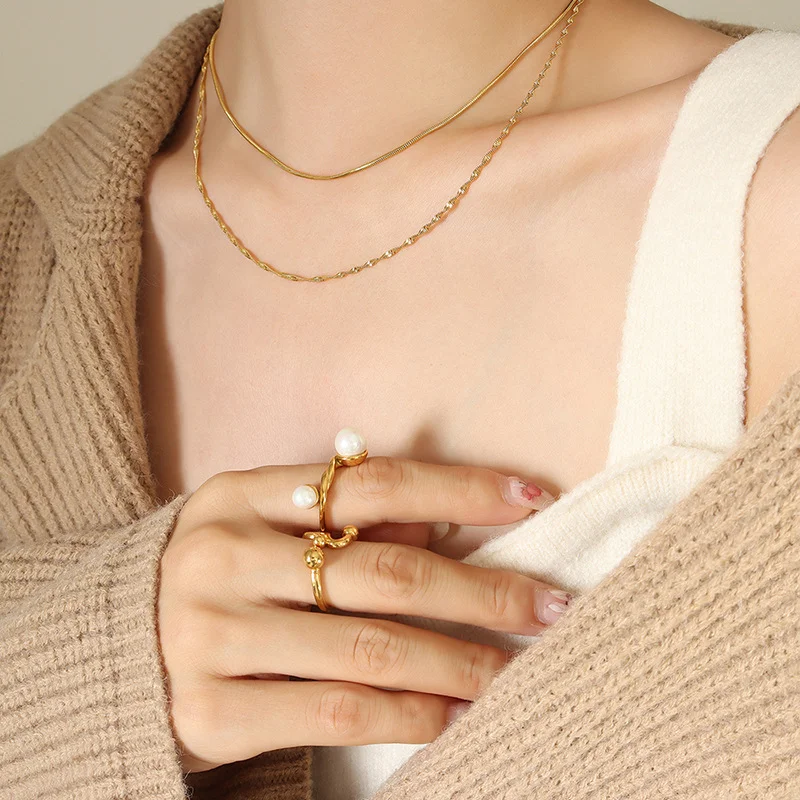 Damen-Halskette aus Titanstahl, doppellagig, flach, Schlangenknochen-Kette für einen stilvollen, langlebigen und eleganten Look.