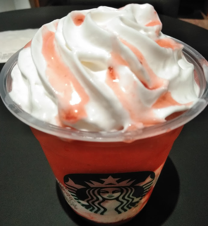 寅次郎さんが投稿したスタバ新作・ジーオンシルクドライヤー・超〜感動しました!😄・イチゴフラペチーノに関するカスタム事例の投稿画像1枚目