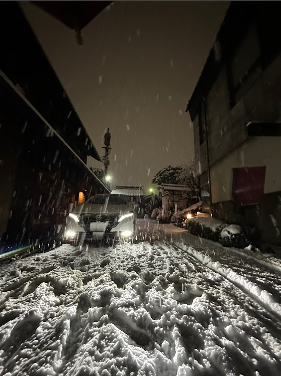 ノート オーラの雪・オーラニスモ・2月もよろしくお願いします・ホイール交換に関するカスタム事例の投稿画像3枚目