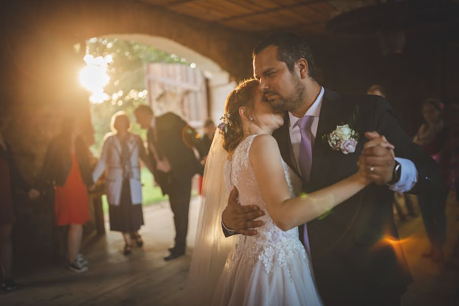 Fotografo di matrimoni Jarda Nečas (momentstudio). Foto del 15 maggio 2021