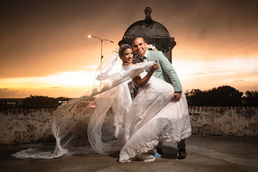 Bryllupsfotograf Regino Villarreal (reginofoto). Bilde av 29 september 2023