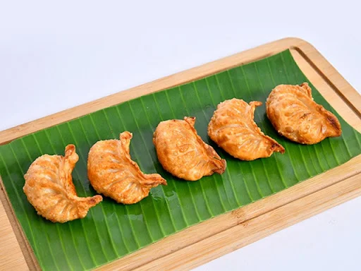 Chicken Cheese Momos (5 Pcs) Fried