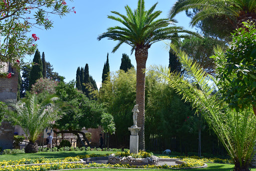 park-3.jpg - Gardens of the Catacombs.