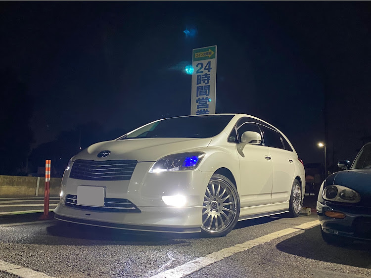 マークXジオのカールソン 1/16・ホイール交換しました・カスタム・ロクサーニ・カールソンに関するカスタム事例の投稿画像1枚目