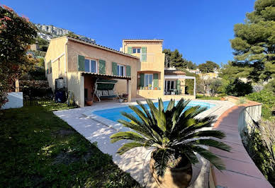 Maison avec piscine et terrasse 1