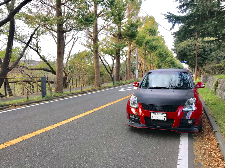 スイフトスポーツのTEAM  HOT  COFFI・T.S FACTORY・タイヤレター剥がれてきたから塗らなきゃ😵に関するカスタム事例の投稿画像1枚目