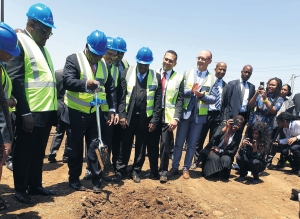 President Cyril Ramaphosa, Gauteng premier David Makhura, minister Ebrahim Patel and Tshwane mayor Stevens Mokgalapa during the sod-turning ceremony at the Tshwane special economic zone in Silverton, Pretoria./Mpho Sibanyoni