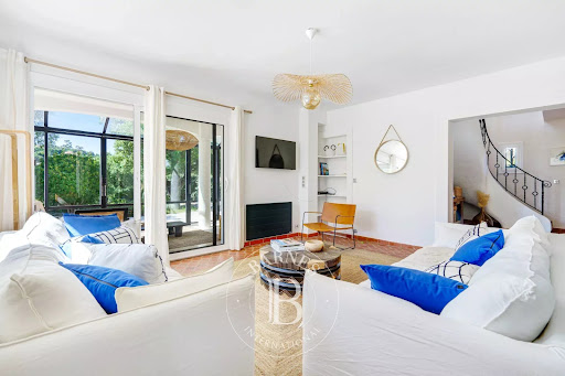 Villa avec piscine et jardin 4