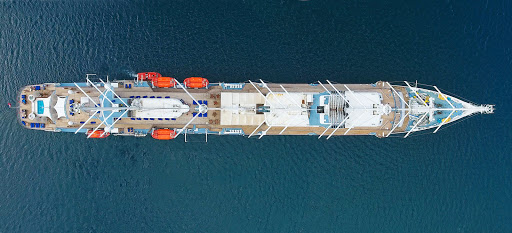 wind-surf-from-directly-above.jpg - Wind Surf, seen from 400 feet in the air, as she's anchored off Pigeon Point islet in St. Lucia.