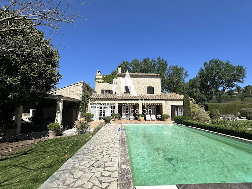 Maison avec piscine 1