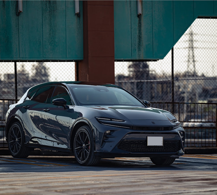 クラウンスポーツの単焦点レンズの世界・クルマのある風景・クラウンスポーツPHEV・立駐・RF135mmF1.8に関するカスタム事例の投稿画像1枚目