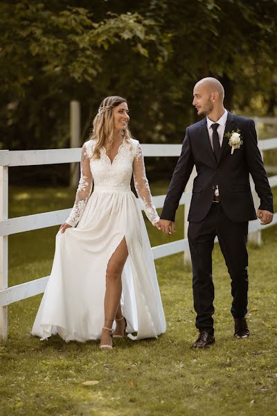 Wedding photographer Bettina Zabosné (zimazsph). Photo of 16 August 2020