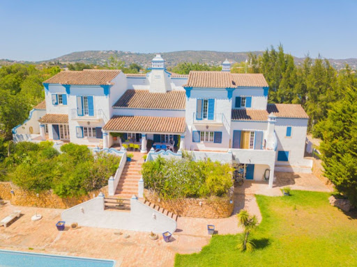 Villa avec piscine et jardin 4