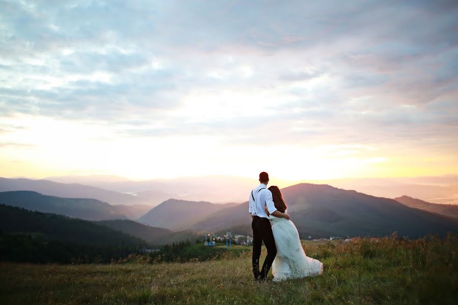 Fotografo di matrimoni Maksim Berlyuta (maximberlyuta). Foto del 6 settembre 2019