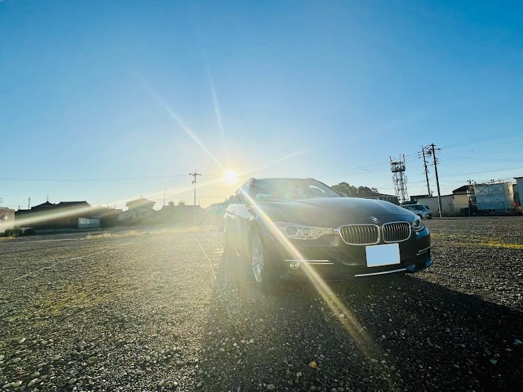 3シリーズ ツーリングのなにげない1枚・BMW・朝日を浴びて✨・駐車場でパシャリ・駐車場にてに関するカスタム事例の投稿画像2枚目