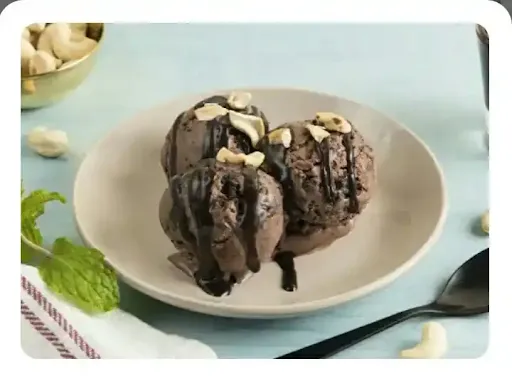 Choco Nuts Sundae [ Regular]