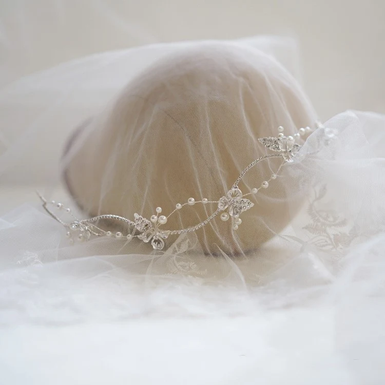 Title 2, Couronne de mariée style coréen avec cheveux lo...