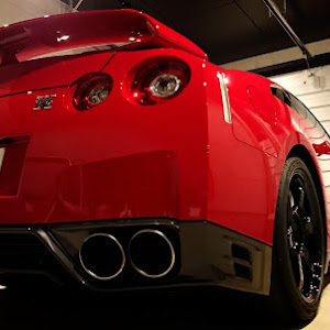 NISSAN GT-R