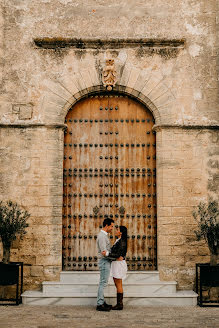 Wedding photographer Isabel Morera (thewildcouplewed). Photo of 21 February 2022