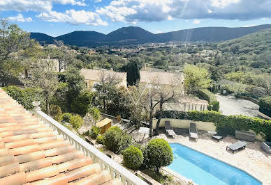 Maison avec piscine et terrasse 19