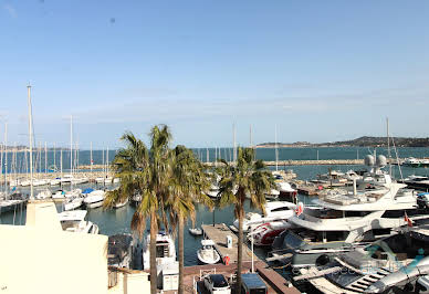 Apartment with terrace 13