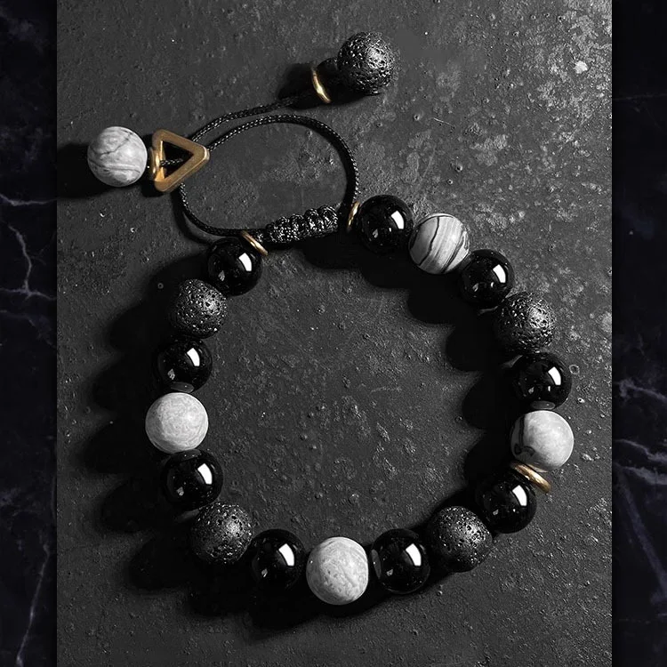 Heren armband van vulkanische obsidiaan, beschermende energie en stijlvol accessoire. Voor een unieke look met natuurlijke kracht.