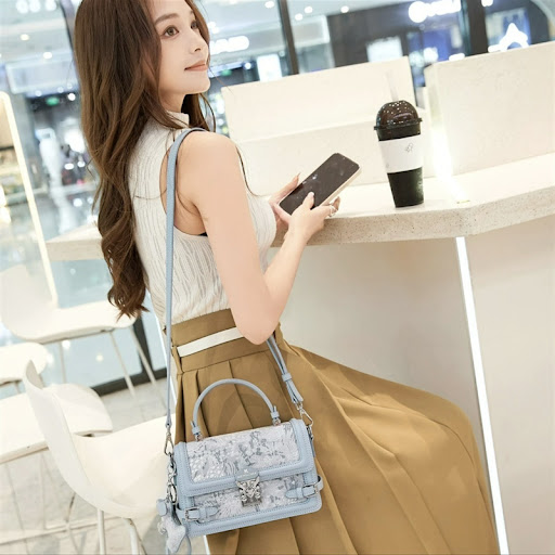 Title 7, High-grade Lock Embroidered Square Versatile Fa...