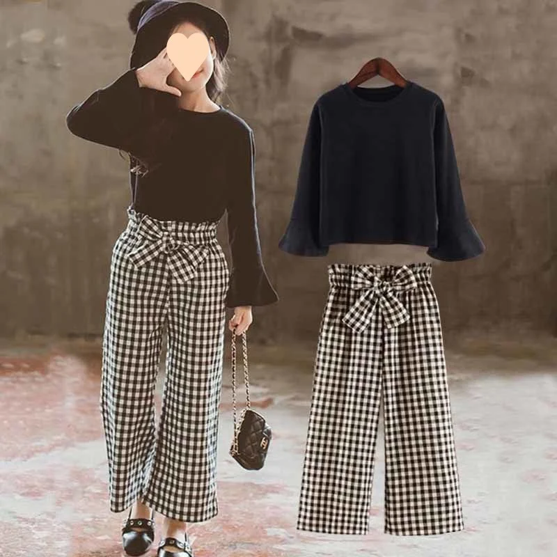 Dečiji modni karirani pantalone dvodelni set Udobno i stilski za decu Idealno za igru i posebne prilike Moderan dizajn Toplo i moderno