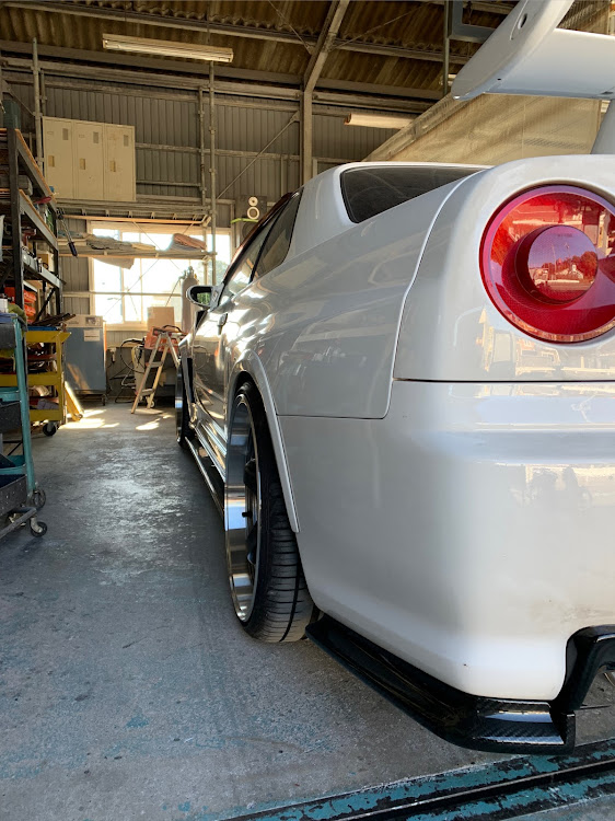 スカイライン GT-Rのカーボン風〜塗装に関するカスタム事例の投稿画像3枚目